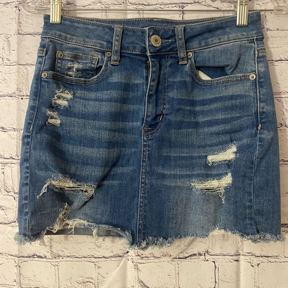 Dresses & Skirts - American eagle high rise mini skirt denim distressed size 4